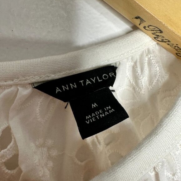Cottagecore Ann Taylor Top Ruffle Eyelet Size M Ivory - Picture 4 of 9